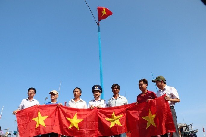 ​Cảnh sát biển Việt Nam đồng hành cùng ngư dân huyện đảo Lý Sơn